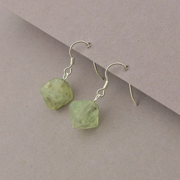 Преніт: Камінь енергії та гармонії у вашій прикрасі